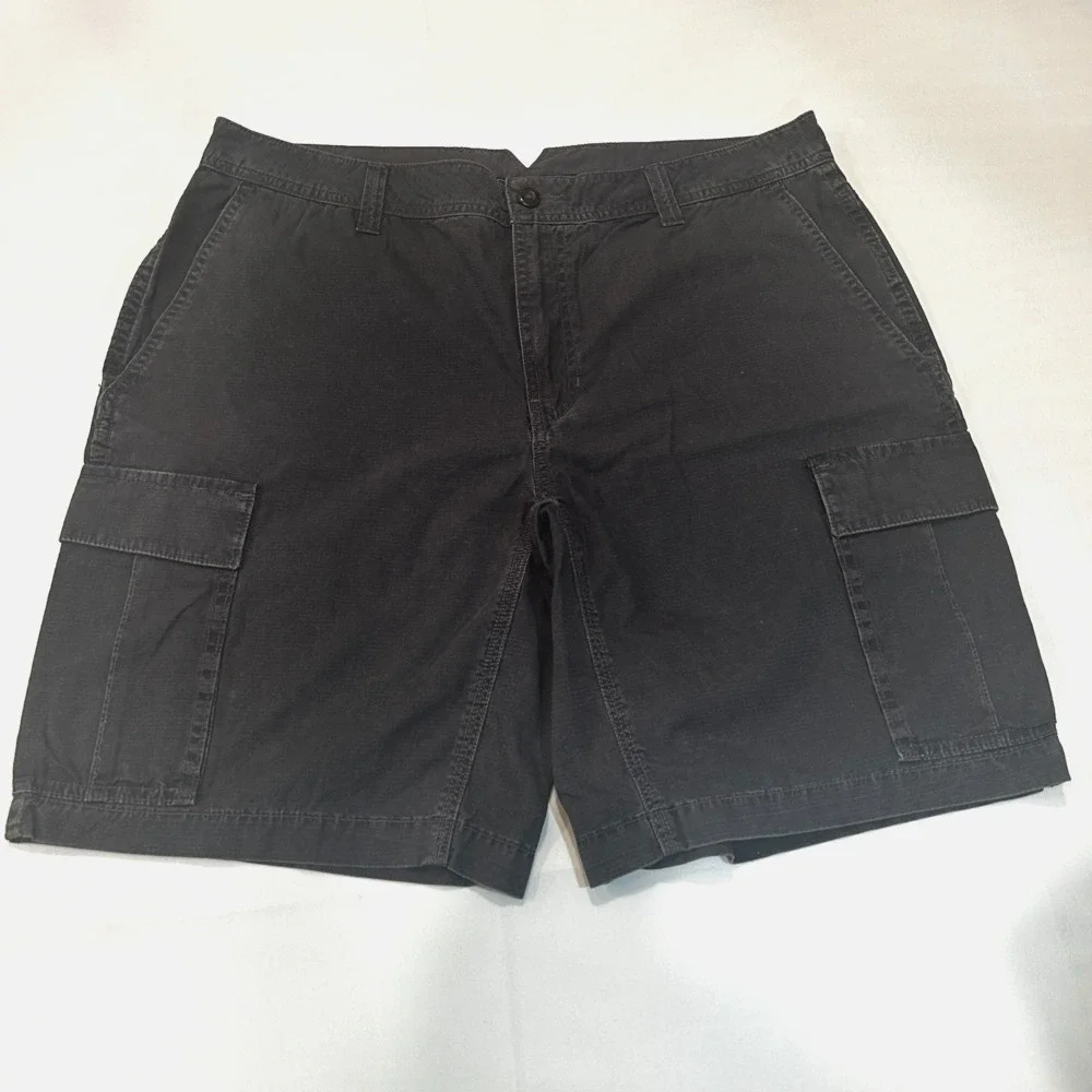 The North Face Men’s Size 36 Dark Gray Cargo Shorts 6-Pocket Utility.